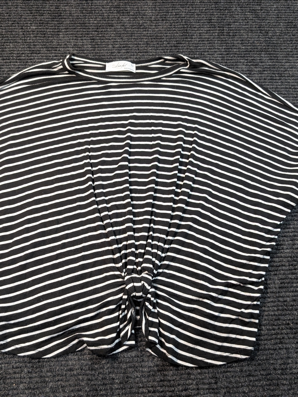 Skönhet Black & White Striped Front-Knot Short Sleeve Top